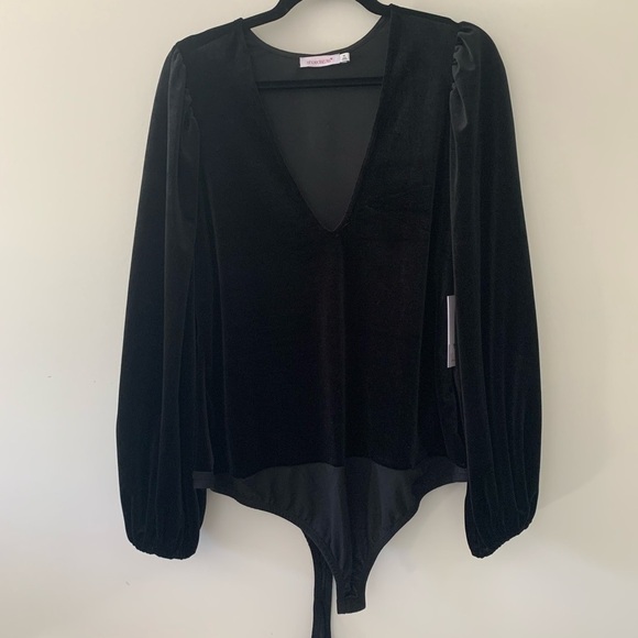 Shoedazzle velvet bodysuit with puffed sleeves - Picture 1 of 6